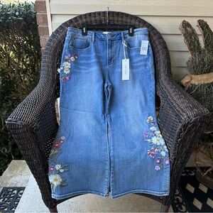 Driftwood Roxy Crop Boot - Daisyland 34x27